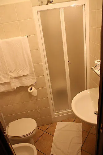 Hotel Sara Milano 2*,