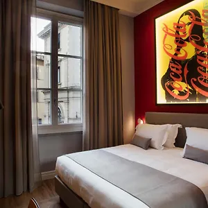 The Frame Otel