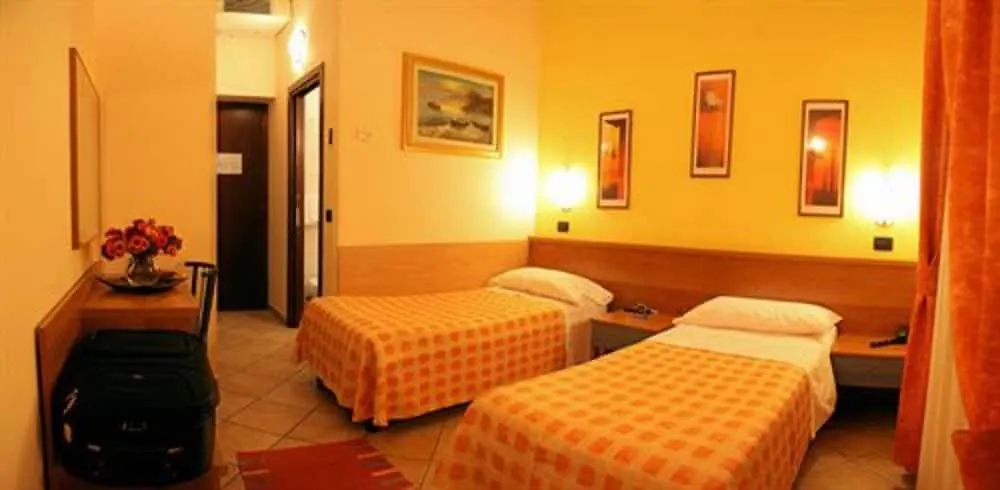 Hotel Sara Milan 2*,